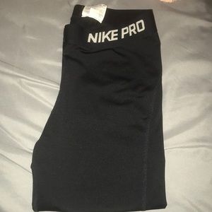 Nike Pro Women’s Training Capris